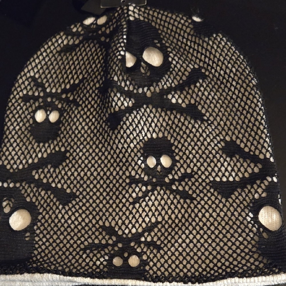 Hot Topic Black and White Skull Knit Hat - Picture 2 of 2